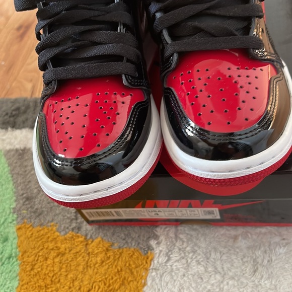 Jordan 1 Bred Retro - Picture 6 of 9